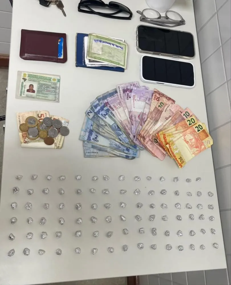Dois suspeitos de tráfico de drogas são presos no PHOC II, em Camaçari