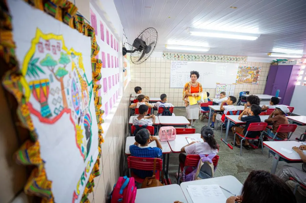 Dia do Professor: projeto antirracista de Camaçari contribui para a formação de uma nova consciência entre estudantes